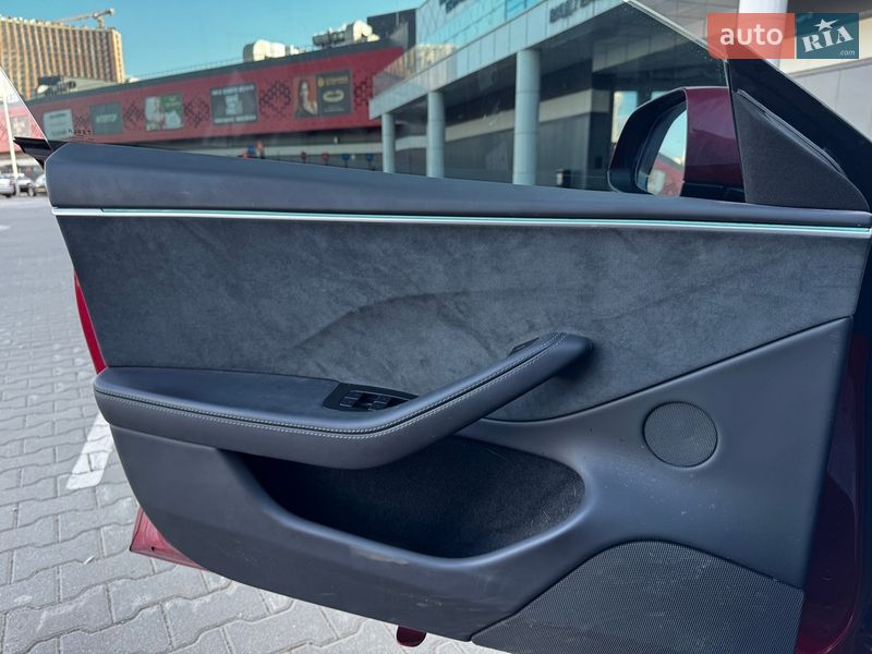 Седан Tesla Model 3 2024 в Києві
