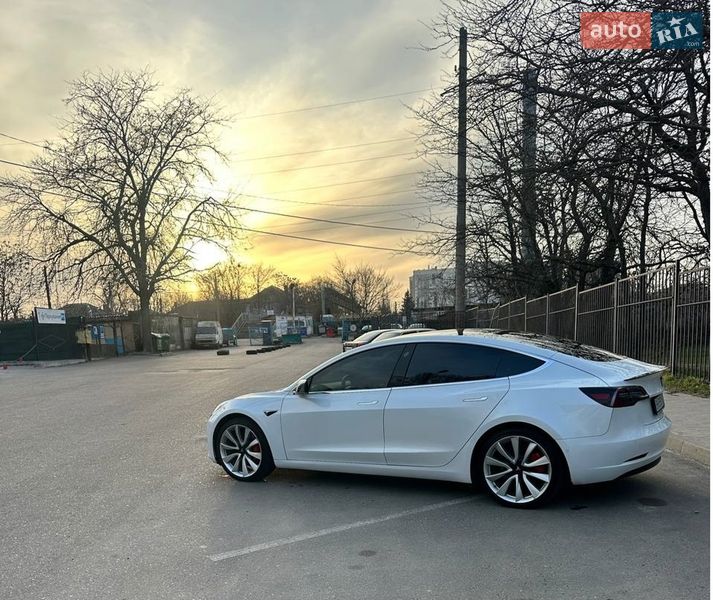 Седан Tesla Model 3 2019 в Одесі