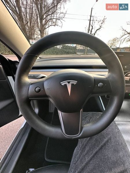 Седан Tesla Model 3 2019 в Одесі
