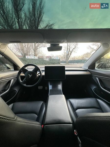 Седан Tesla Model 3 2019 в Одесі