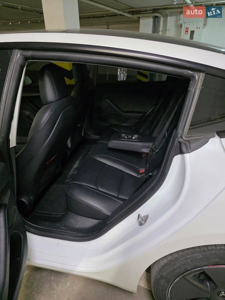 Седан Tesla Model 3 2023 в Дніпрі
