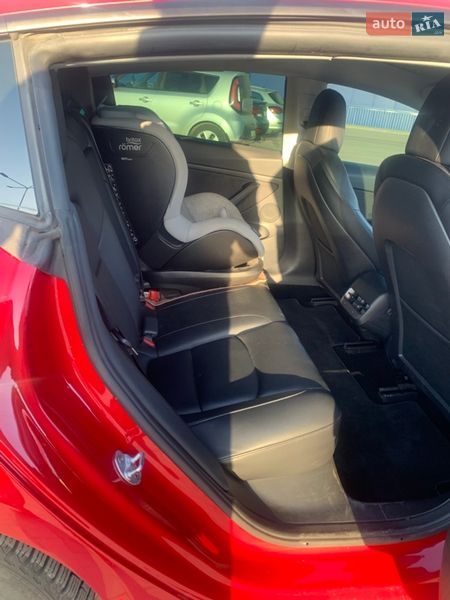 Седан Tesla Model 3 2022 в Виннице