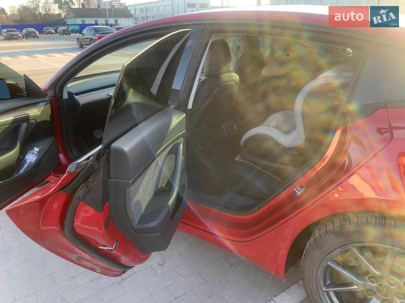 Седан Tesla Model 3 2022 в Виннице