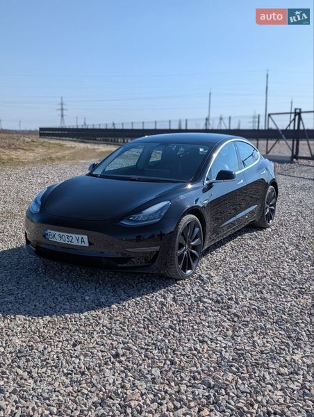 Седан Tesla Model 3 2020 в Рівному