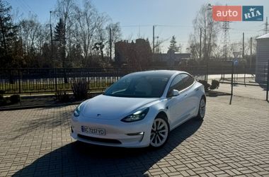 Седан Tesla Model 3 2021 в Львове