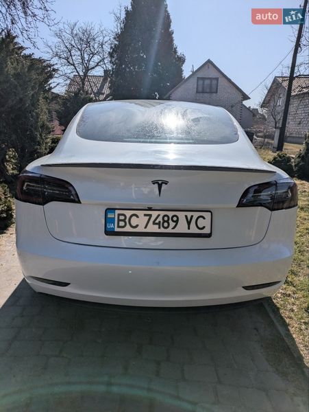 Седан Tesla Model 3 2023 в Львове
