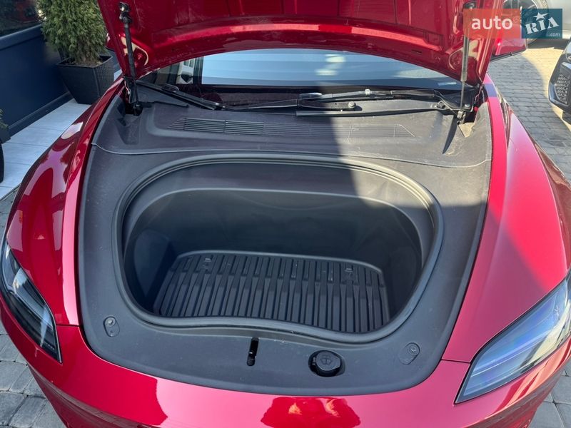 Седан Tesla Model 3 2024 в Ивано-Франковске