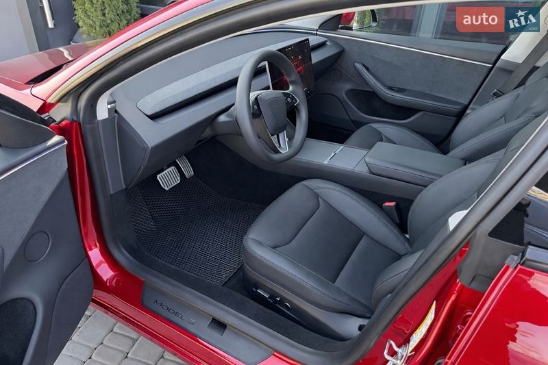 Седан Tesla Model 3 2024 в Ивано-Франковске