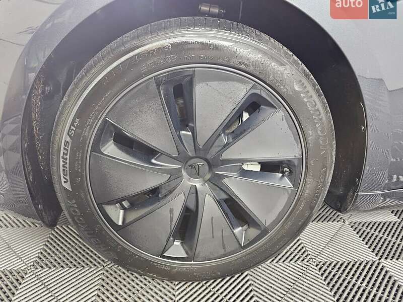 Седан Tesla Model 3 2025 в Львове