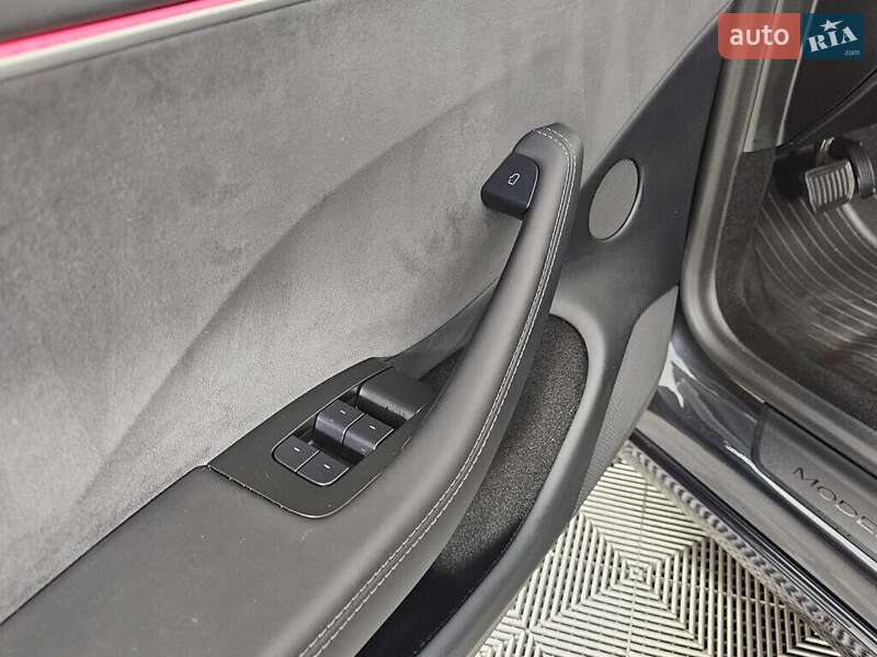 Седан Tesla Model 3 2025 в Львове