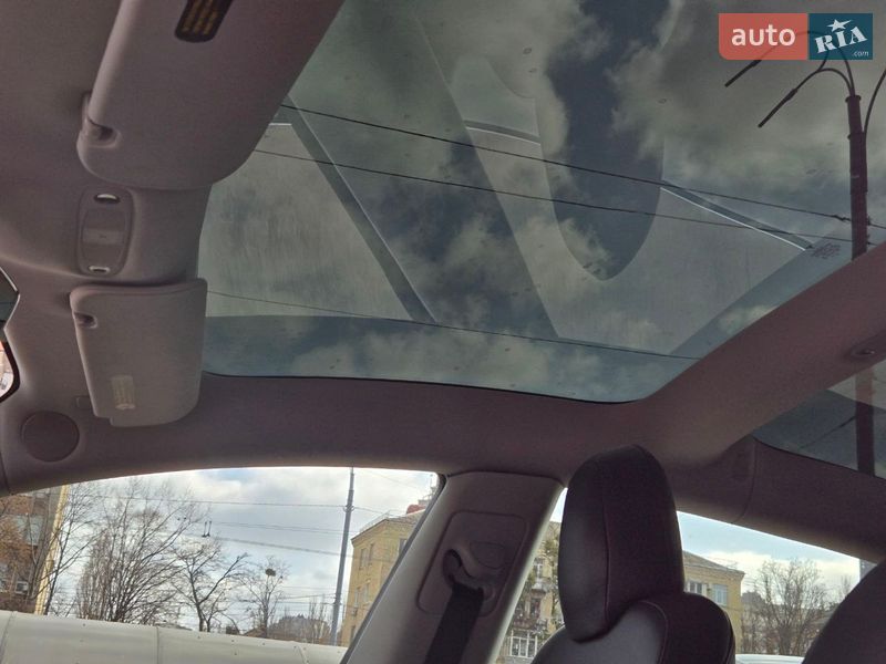 Седан Tesla Model 3 2019 в Киеве