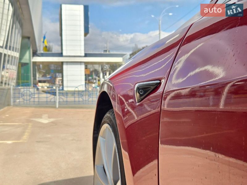 Седан Tesla Model 3 2019 в Киеве