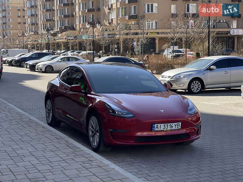 Седан Tesla Model 3 2022 в Киеве