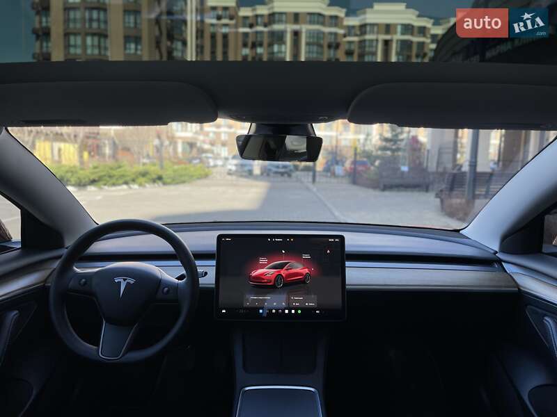 Седан Tesla Model 3 2022 в Киеве