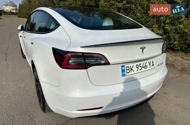 Седан Tesla Model 3 2022 в Ровно
