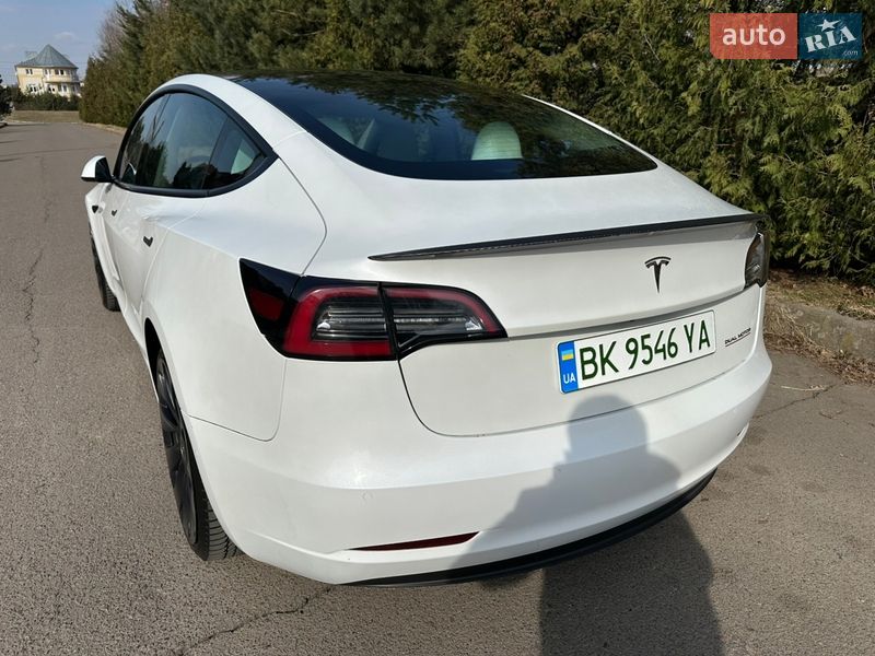 Седан Tesla Model 3 2022 в Ровно