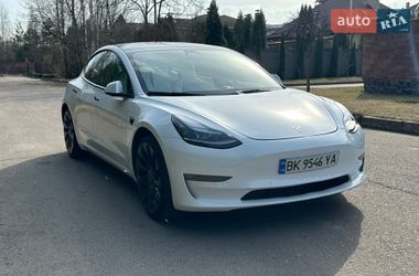 Седан Tesla Model 3 2022 в Ровно