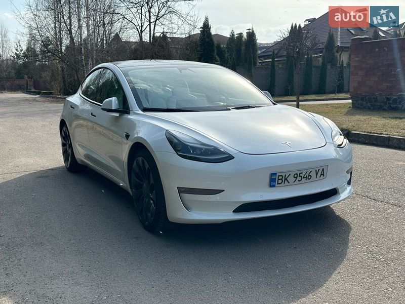 Седан Tesla Model 3 2022 в Ровно