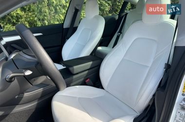 Седан Tesla Model 3 2022 в Ровно
