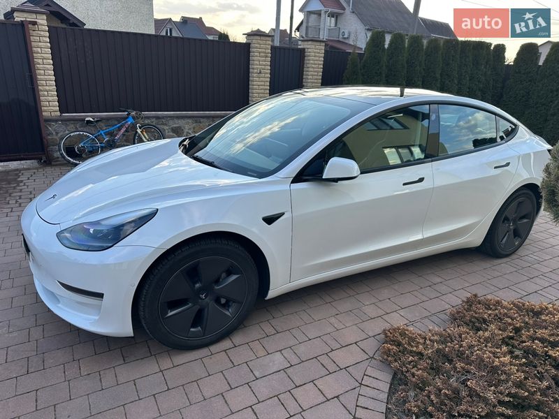 Седан Tesla Model 3 2022 в Виннице