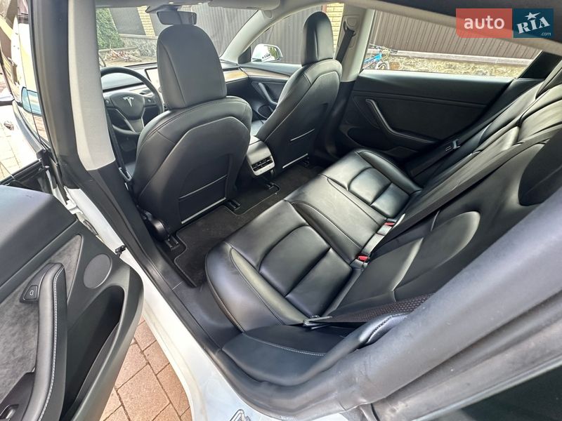 Седан Tesla Model 3 2022 в Виннице