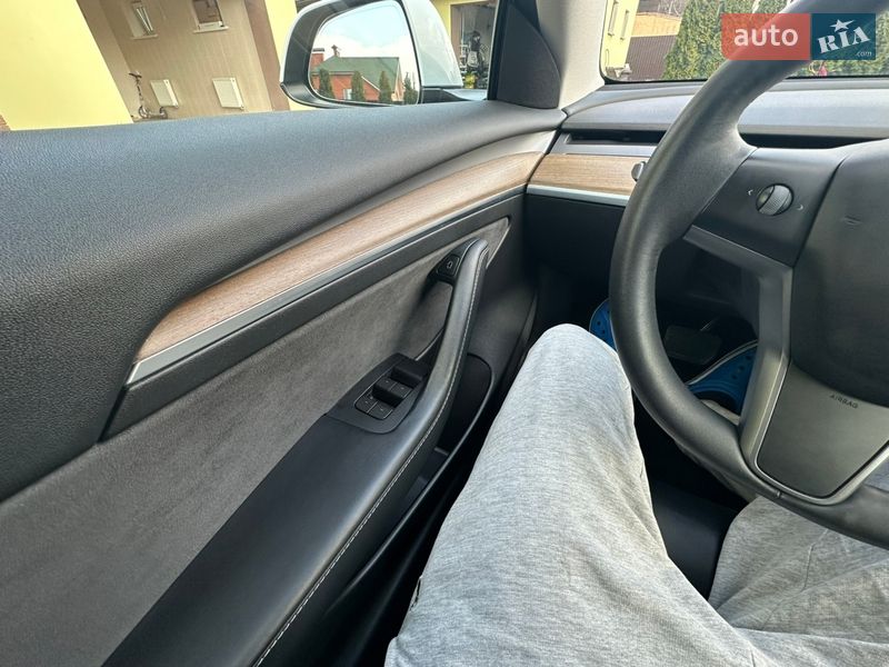 Седан Tesla Model 3 2022 в Виннице