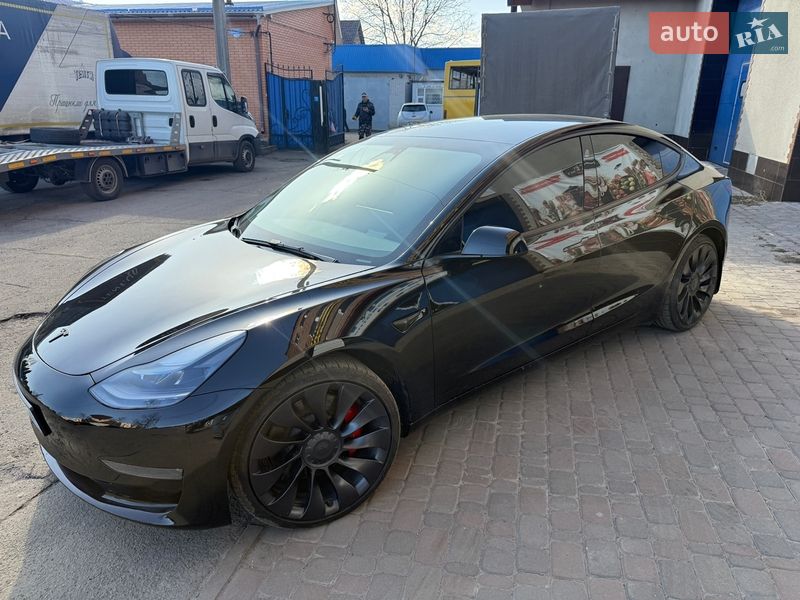 Седан Tesla Model 3 2023 в Киеве
