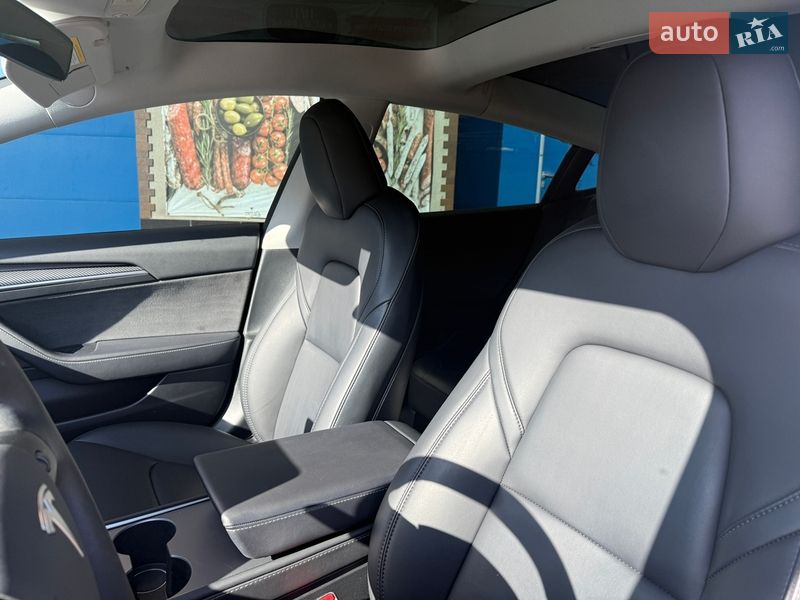 Седан Tesla Model 3 2023 в Киеве