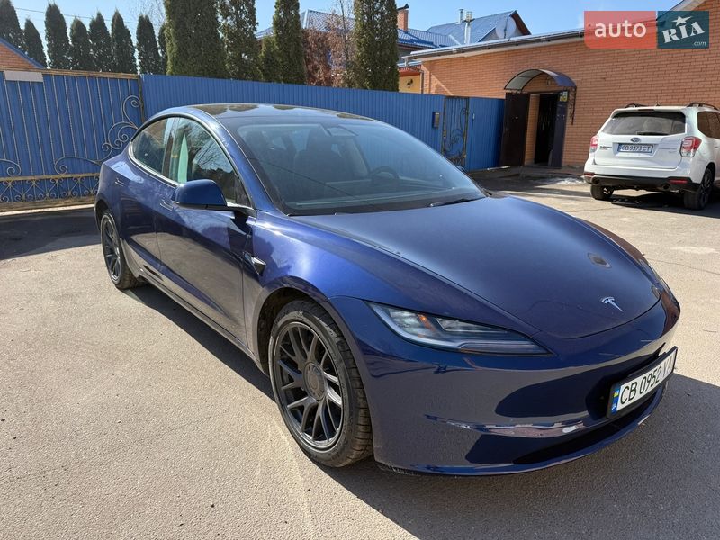 Tesla Model 3 2024