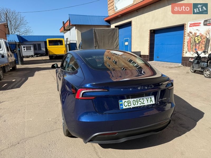 Седан Tesla Model 3 2024 в Києві