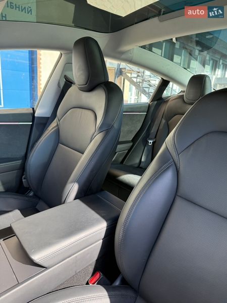 Седан Tesla Model 3 2024 в Києві
