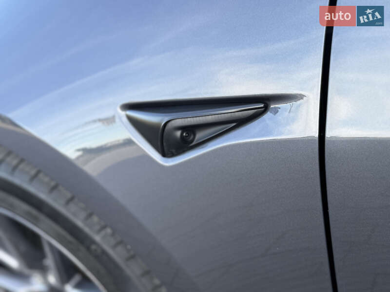 Седан Tesla Model 3 2023 в Стрию