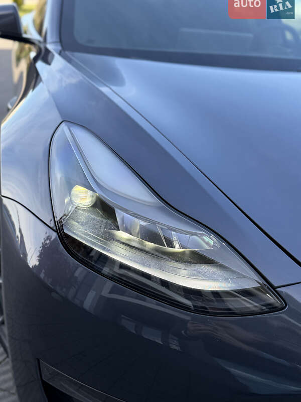 Седан Tesla Model 3 2023 в Стрию