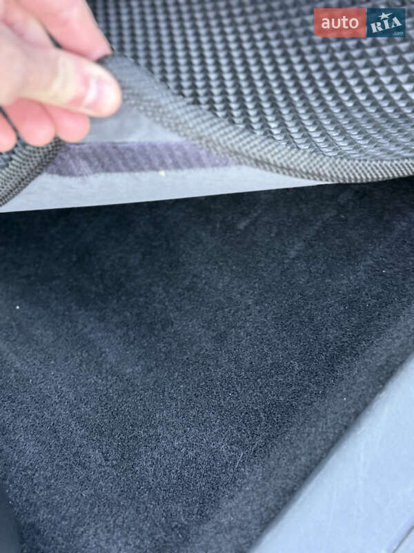 Седан Tesla Model 3 2023 в Стрию