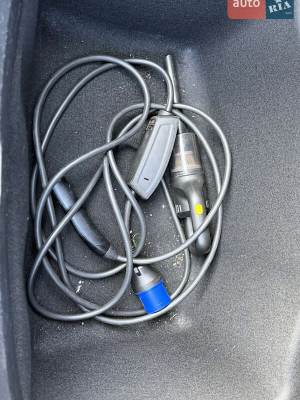 Седан Tesla Model 3 2023 в Стрию