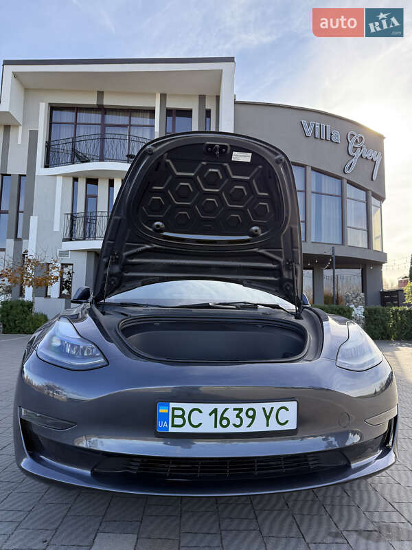 Седан Tesla Model 3 2023 в Стрию