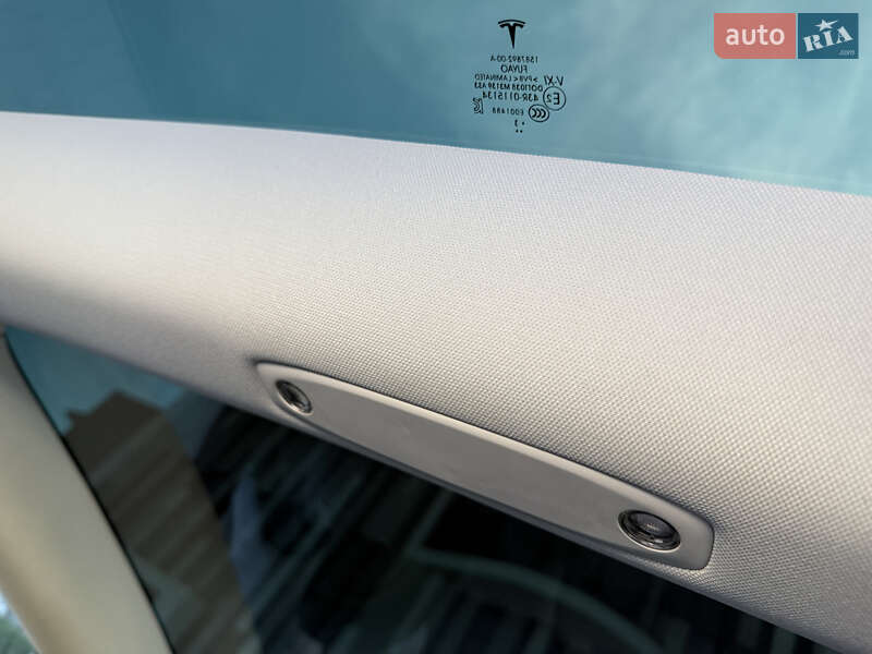 Седан Tesla Model 3 2023 в Стрию