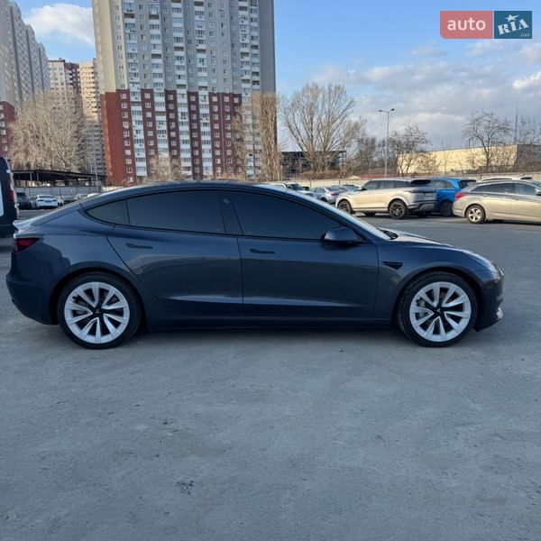 Седан Tesla Model 3 2022 в Києві