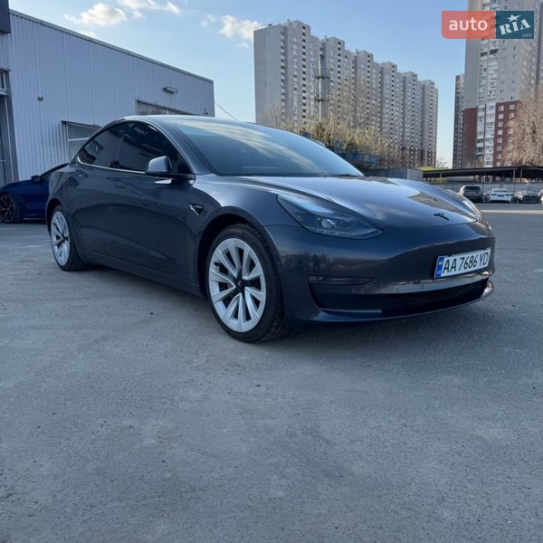 Седан Tesla Model 3 2022 в Киеве