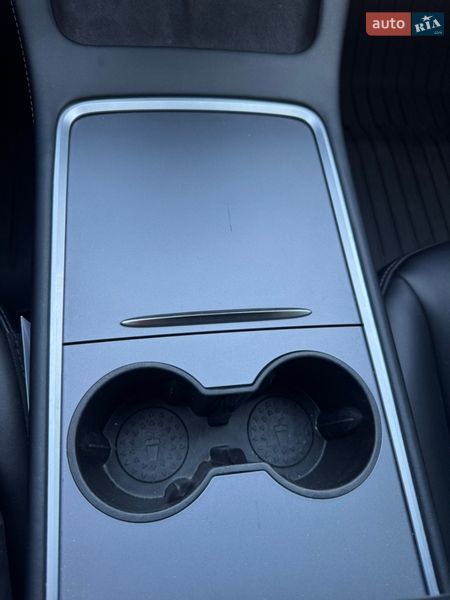 Седан Tesla Model 3 2022 в Києві