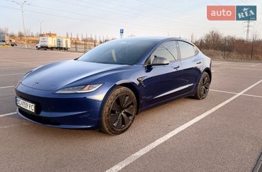 Седан Tesla Model 3 2024 в Ровно