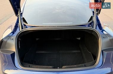 Седан Tesla Model 3 2024 в Ровно