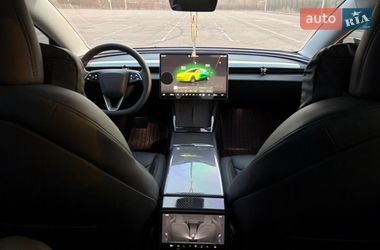 Седан Tesla Model 3 2024 в Ровно