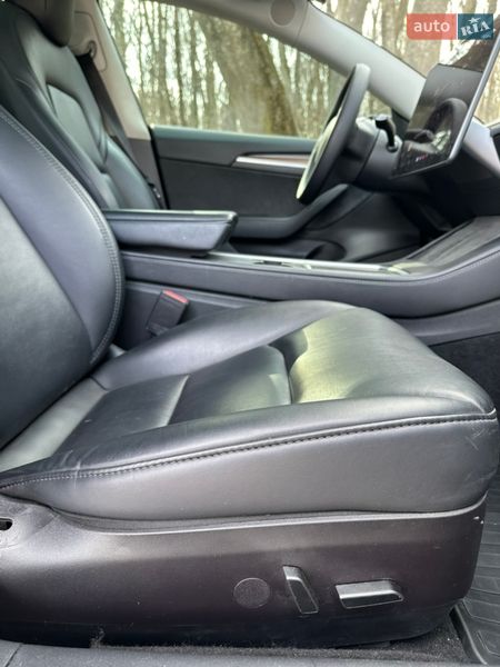 Седан Tesla Model 3 2022 в Тернополі