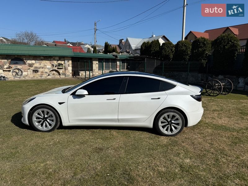 Седан Tesla Model 3 2022 в Львові