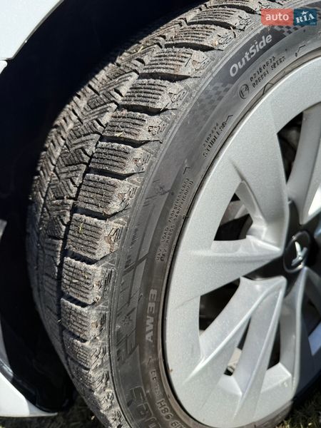 Седан Tesla Model 3 2022 в Львові