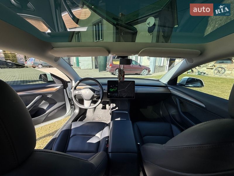 Седан Tesla Model 3 2022 в Львові