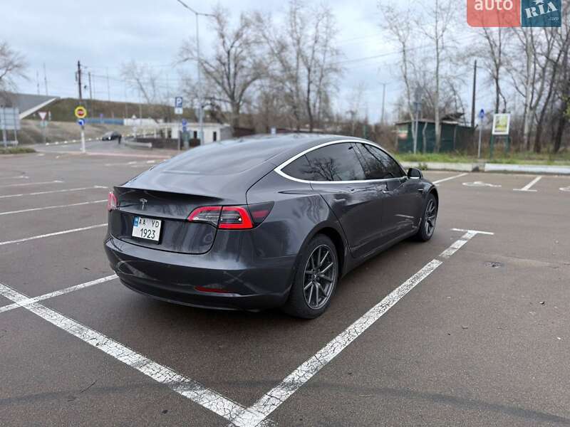 Седан Tesla Model 3 2018 в Киеве