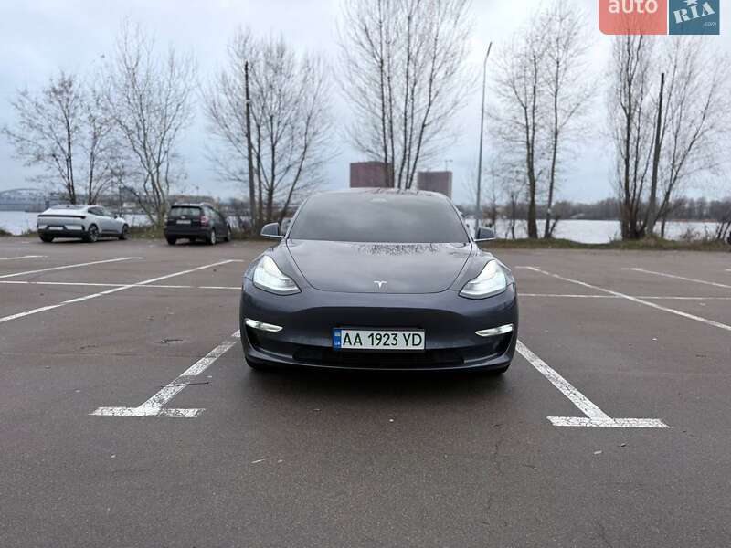 Седан Tesla Model 3 2018 в Киеве