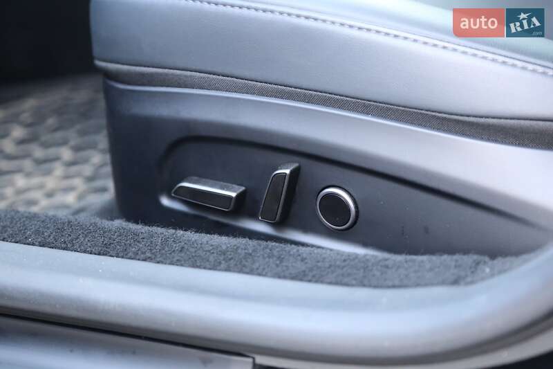 Седан Tesla Model 3 2024 в Києві